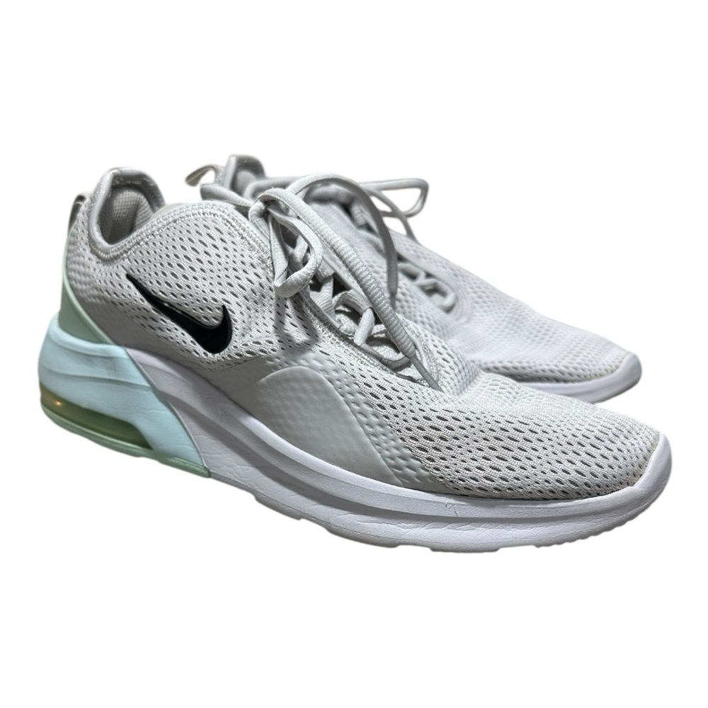 Nike Air Max Motion 2 Women’s Sneakers